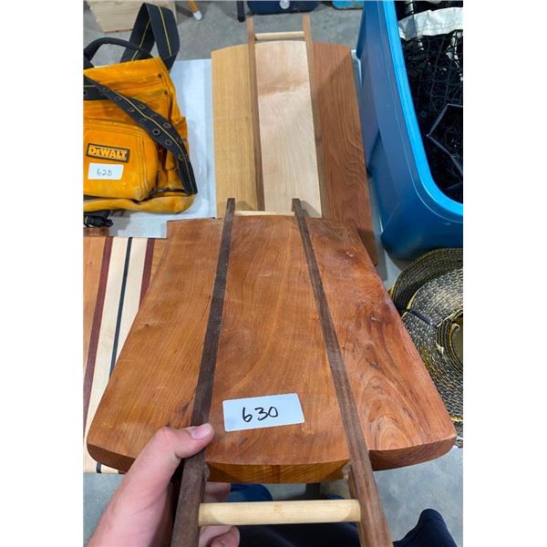 2 CUTTING BOARDS