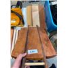 Image 1 : 2 CUTTING BOARDS