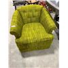 Image 1 : VINTAGE BARREL CHAIR