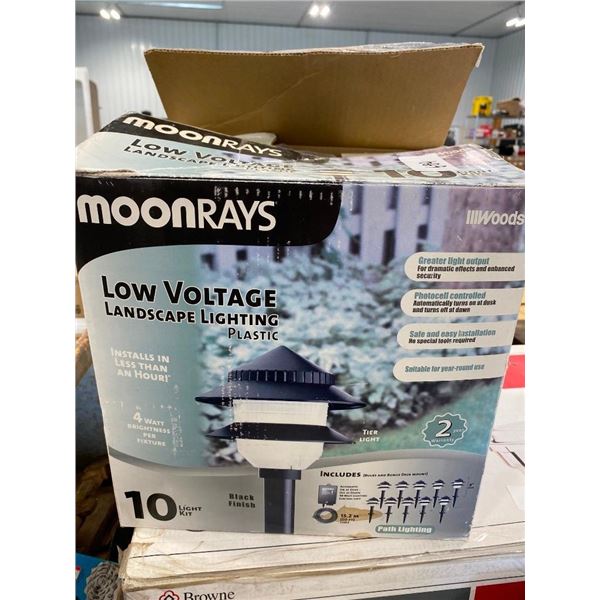10 LOW VOLTAGE YARD LIGHTS