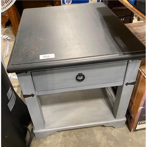 27.5X23X23IN NIGHT STAND