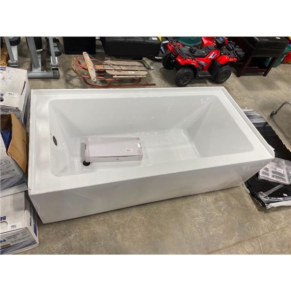 5FT STREAMLINE BATHTUB