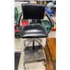 Image 1 : HIGH SALON CHAIR