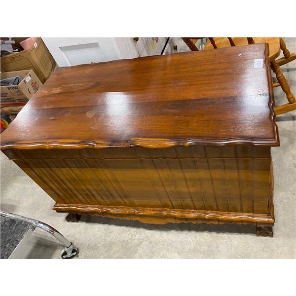 40X22IN WOODEN TRUNK