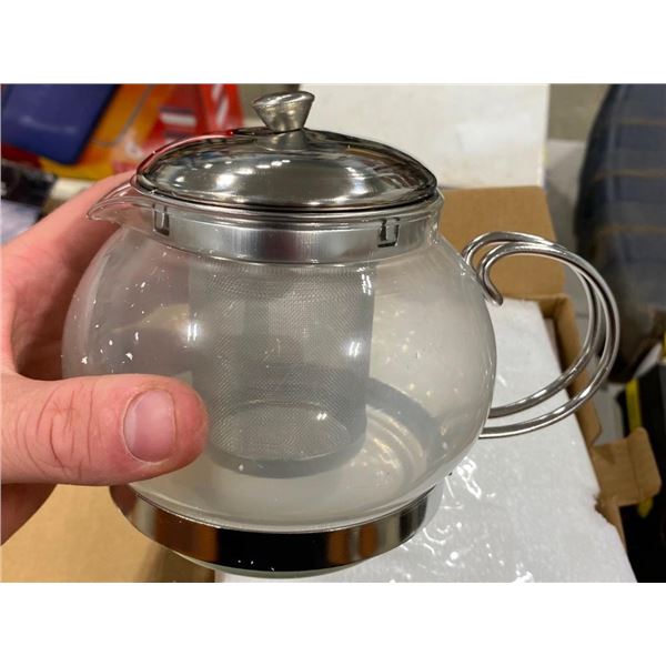 SMALL GLASS TEAPOT WITH FILTER