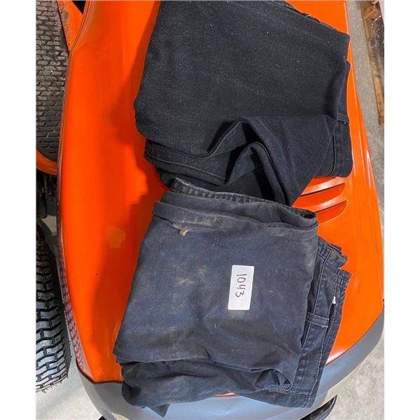 2 PAIRS OF MENS PANTS - SIZE 34X32