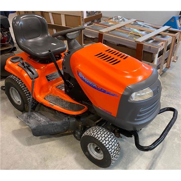 HUSQAVARNA 42IN 15HP LAWN MOWER - RUNS GREAT - 512 HOURS