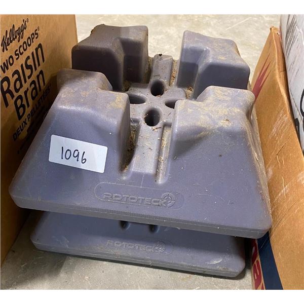 2 PLASTIC 4X4IN POST BASES