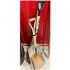 Image 1 : 3 SHOVELS