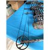 Image 4 : QUEST COMPOUND BOW WITH ARROWS AND CAMOUFLAGE CASE LEFT HANDED