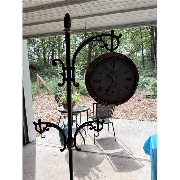 FREESTANDING ANALOG CLOCK WITH ORNATE METAL STAND