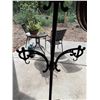 Image 4 : FREESTANDING ANALOG CLOCK WITH ORNATE METAL STAND
