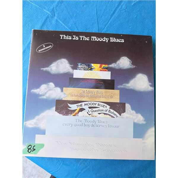 LOT OF2 THE MOODY BLUES VINYL RECORDS