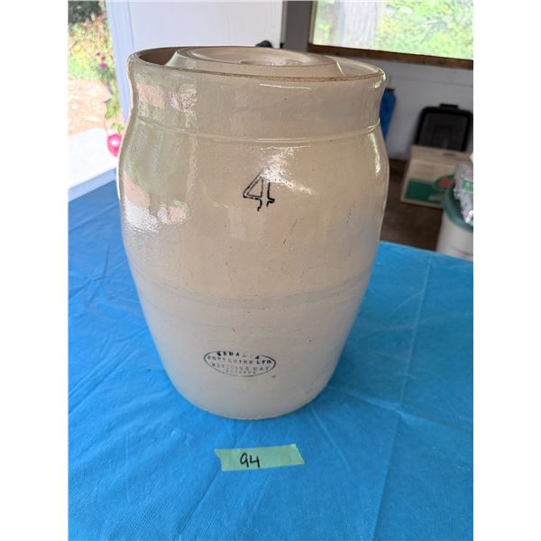OLD ENGLISH COACHING DAYS LIDDED BISCUT BARREL