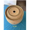Image 2 : OLD ENGLISH COACHING DAYS LIDDED BISCUT BARREL