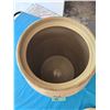 Image 3 : OLD ENGLISH COACHING DAYS LIDDED BISCUT BARREL