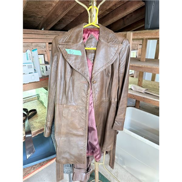 VINTAGE BROWN LEATHER COAT WITH PINK LINING SIZE MEDIUM