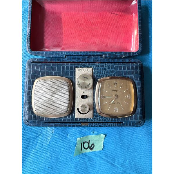 VINTAGE RADIO WITH CLOCK FACE IN CASE