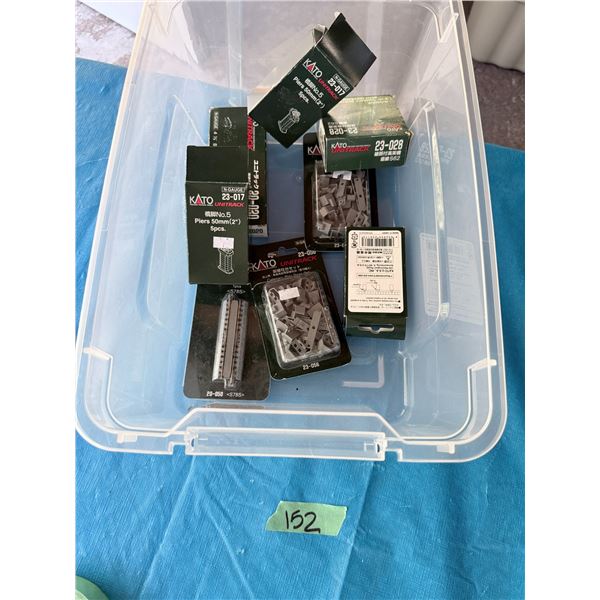 MIXED LOT KATO N GAUGE UNITRACK MODEL RAILROAD ACCESSORIES