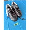 Image 1 : GRAY AND BLACK ATHLETIC SHOES SIZE 7
