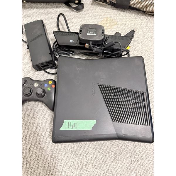 XBOX 360 CONSOLE LOT WITH CONTROLLER KINECT AND CABLES