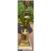 Image 17 : Entry Console Desk With Decorative Dishes and Table Lamp