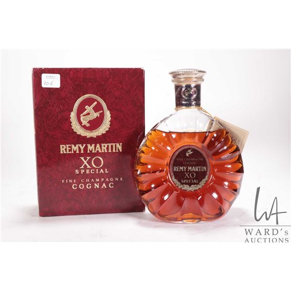 Remy Martin/ XO Special/ Fine Champagne/ Cognac/ Carafe No Q0275/ 700ml/ 40% ABV  Note: Alcohol cann