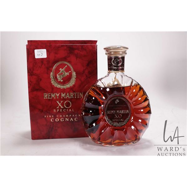 Remy Martin/ XO Special/ Fine Champagne/ Cognac/ Carafe No YW730/ 700ml/ 40% ABV  Note: Alcohol cann