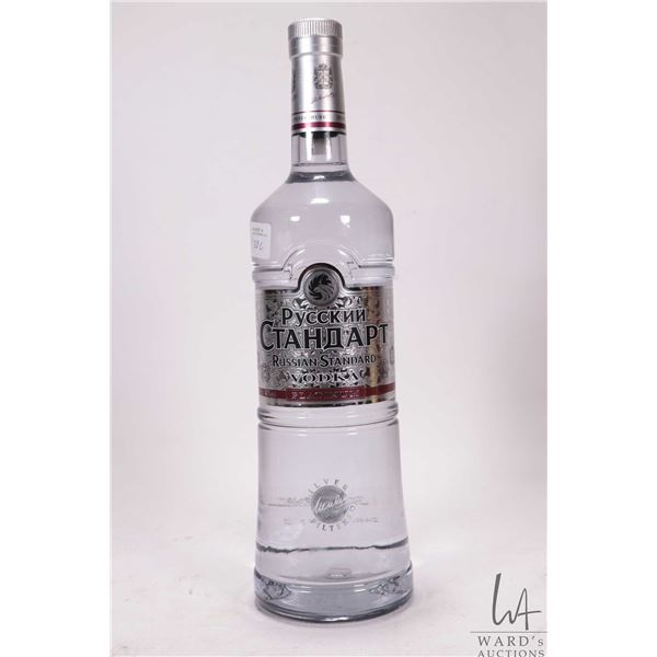 St. Petersburg/ Russian Standard/ Vodka/ 1L/ 40%ABV  Note: Alcohol cannot be insured by any courier 