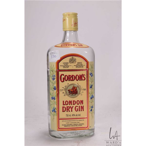 Gordon's Gin/ London Dry Gin/ 750ml/ 40% ABV Note: Alcohol cannot be insured by any courier in Canad
