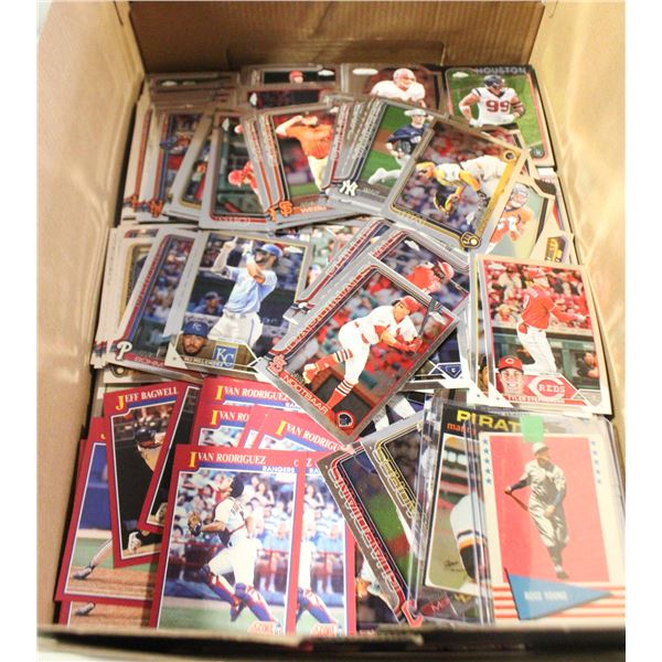 LOT OF SPORTS CARDS INCLUDING MLB, NFL, NBA