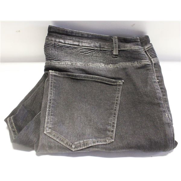 NEW PAIR MENS BLACK JEANS SIZE 40