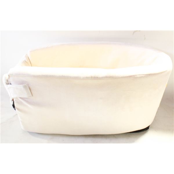 VEHICLE PET BED (ATTACHES TO THE MIDDLE