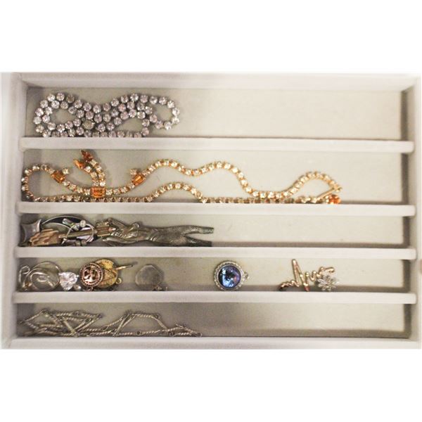 ESTATE NECKLACES + PENDANTS ON VELVET