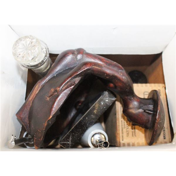 METAL CANDLE HOLDERS AND VASES