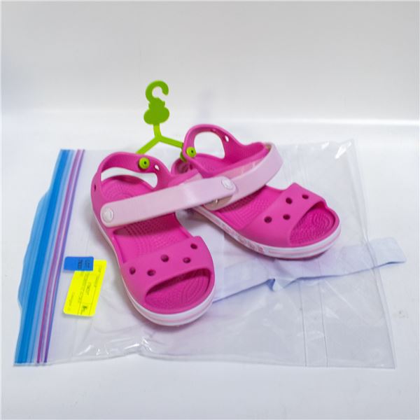 NEW CHILDRENS SZ 10 CROC SANDLES