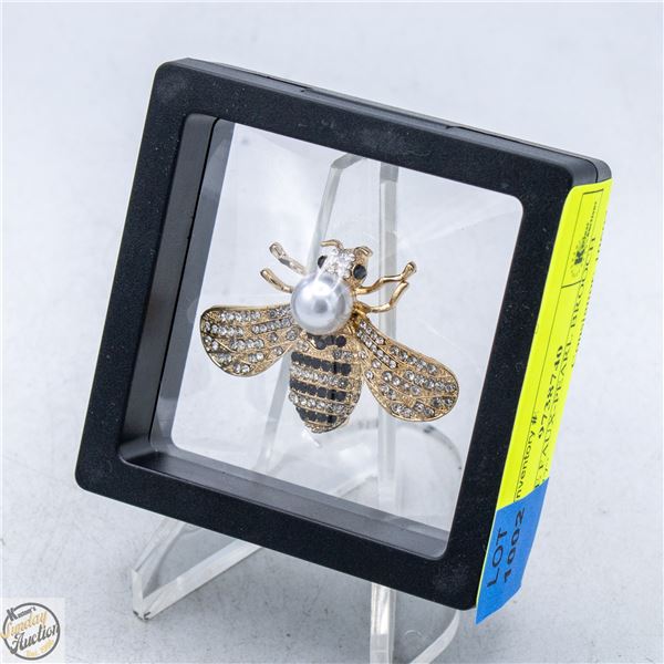 NEW BEE FAUX-PEARL BROOCH 1.18”X1.77”