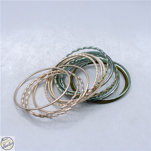 2 SETS OF WRIST BANGLE BRACELETS