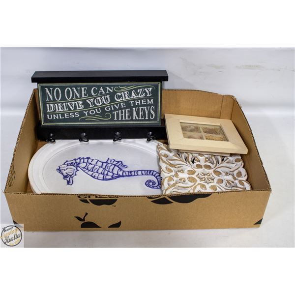 FLAT OF 4 WALL PLAQUES