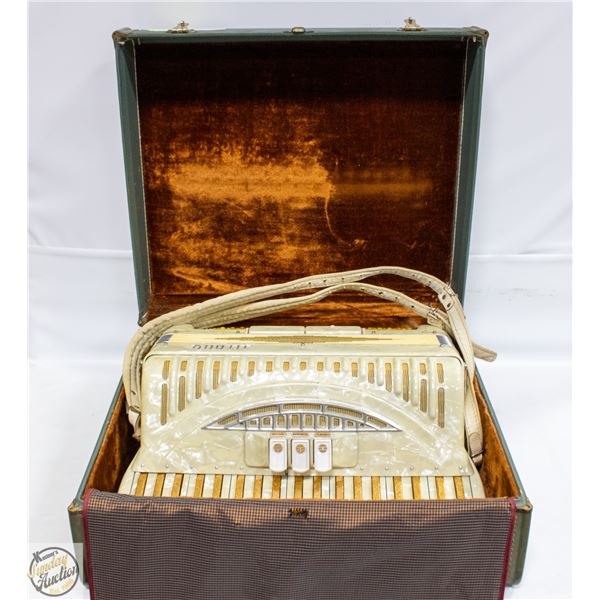 TITAN ACCORDION WITH CASE