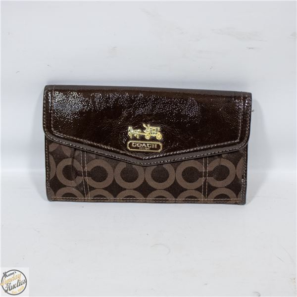 AUTH. COACH FOLDING WALLET, BROWN & MAUVE INT.