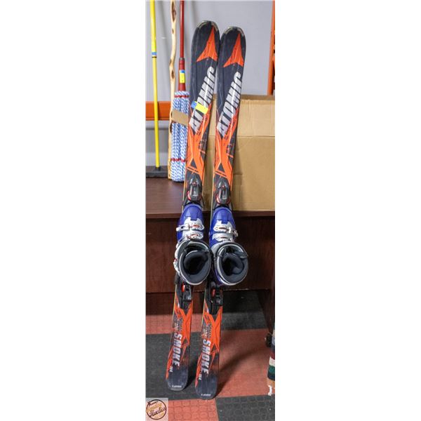 ATOMIC SMOKE SKIS (164CM) WITH GARMONT
