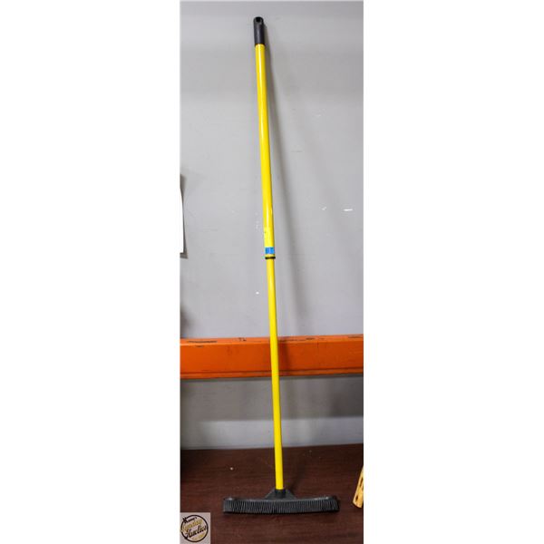 RUBBER BRISTLED SQUEEGEE BROOM