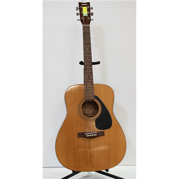 VINTAGE YAMAHA ACOUSTIC GUITAR