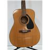 Image 2 : VINTAGE YAMAHA ACOUSTIC GUITAR