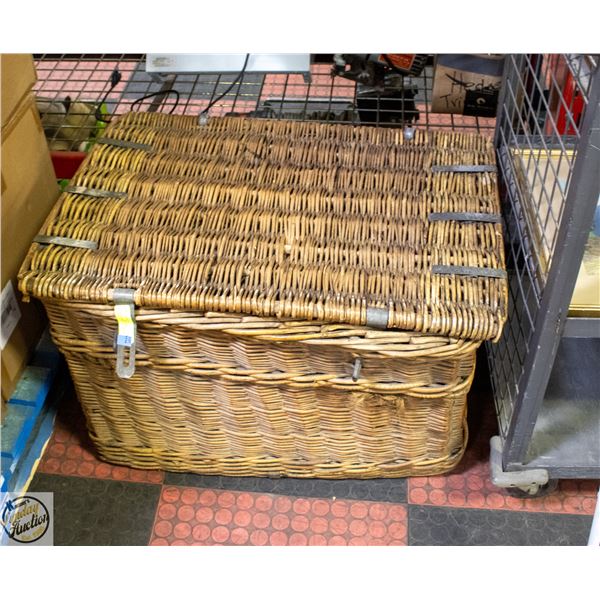 ESTATE VERY OLD LARGE WICKER TRUNK STYLE BASKET