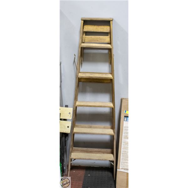 6FT WOOD LADDER