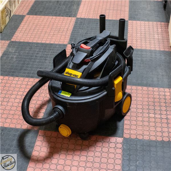 SHOPVAC W/ ATTACHMENTS. TESTED. MISSING A WHEEL
