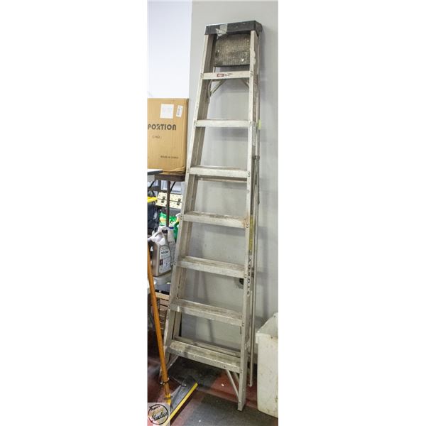 8FT ALUMINUM LADDER