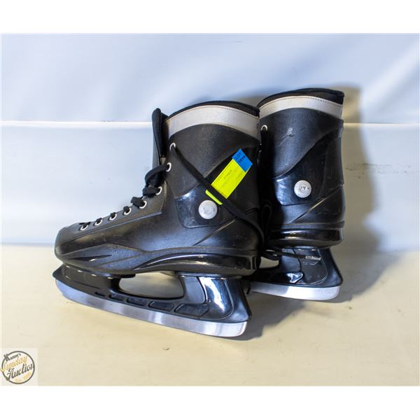 OXELO MENS SZ 9 ICE SKATES - USED